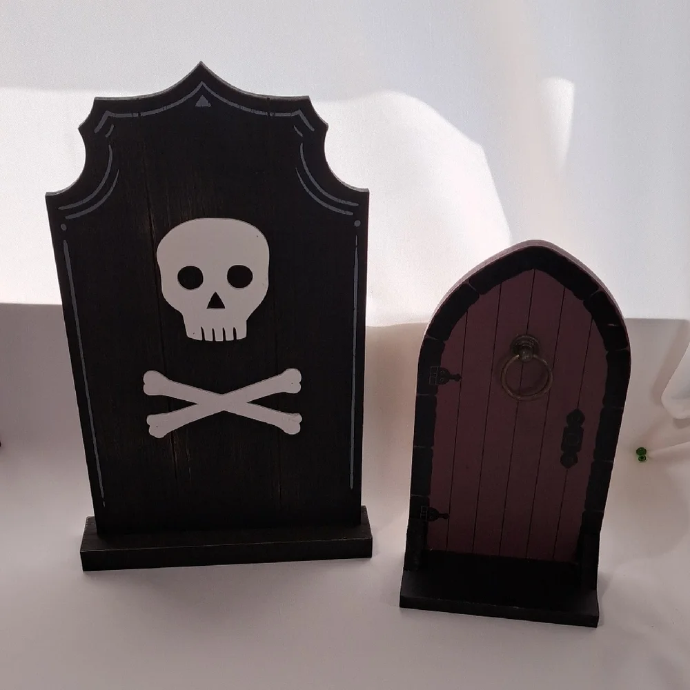 Target Black and White Skull Plaque with Purple Door Decor